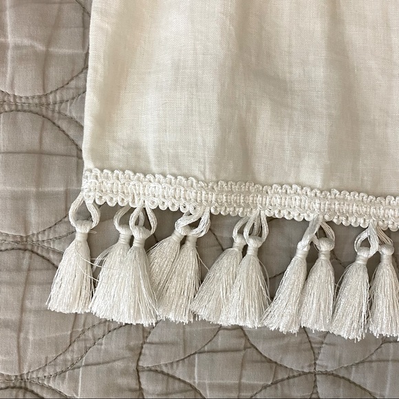 Club Monaco | Cropped Linen Tassel Camisole — White | XS - Picture 2 of 11